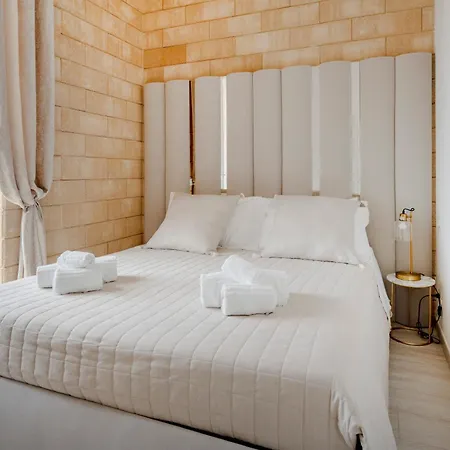 Terra | 2-bedroom With Shared Kitchen & Balcony - Seafront Location شقة فندقية