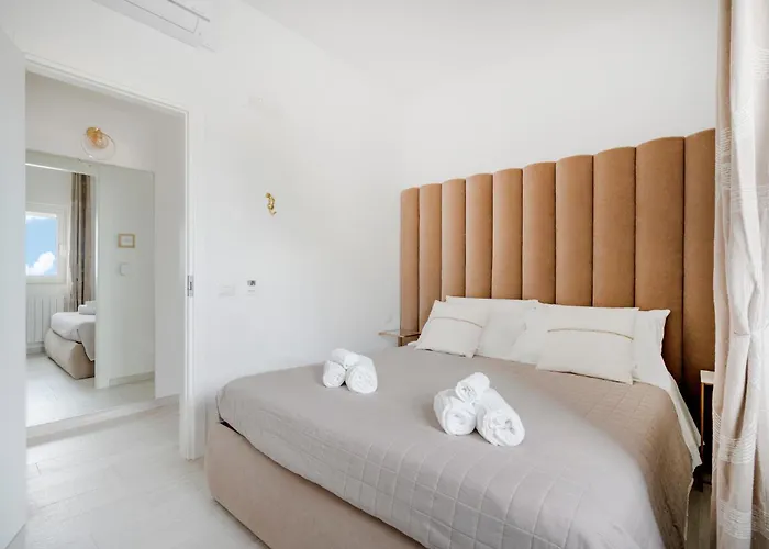 Terra | 2-bedroom With Shared Kitchen & Balcony - Seafront Location מלון דירות 3*