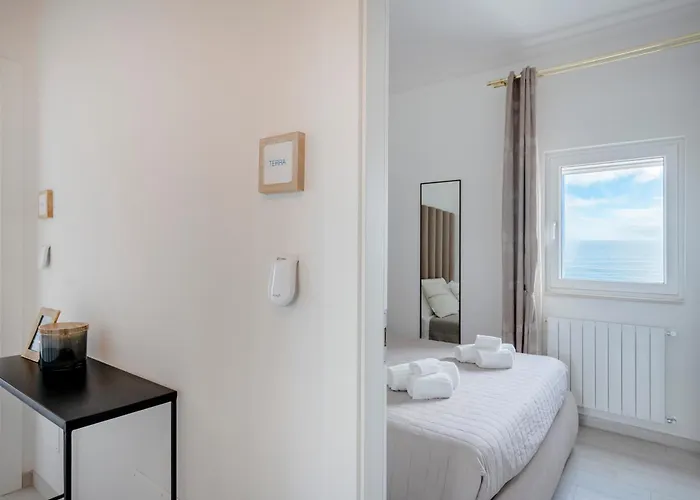 מלון דירות Terra | 2-bedroom With Shared Kitchen & Balcony - Seafront Location 3*